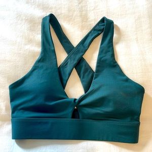 Fabletics Oasis twist medium support sports Bra size Small